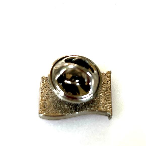 Maldives Flag Lapel Pin - Picture 2 of 3